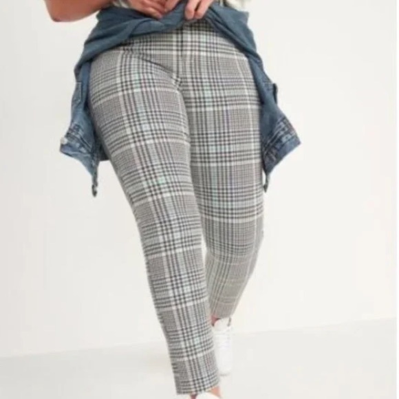 Old Navy Pants - Old Navy Women Plus SZ 24 Blue Grey Plaid High Rise Never Fade Pixie Pants